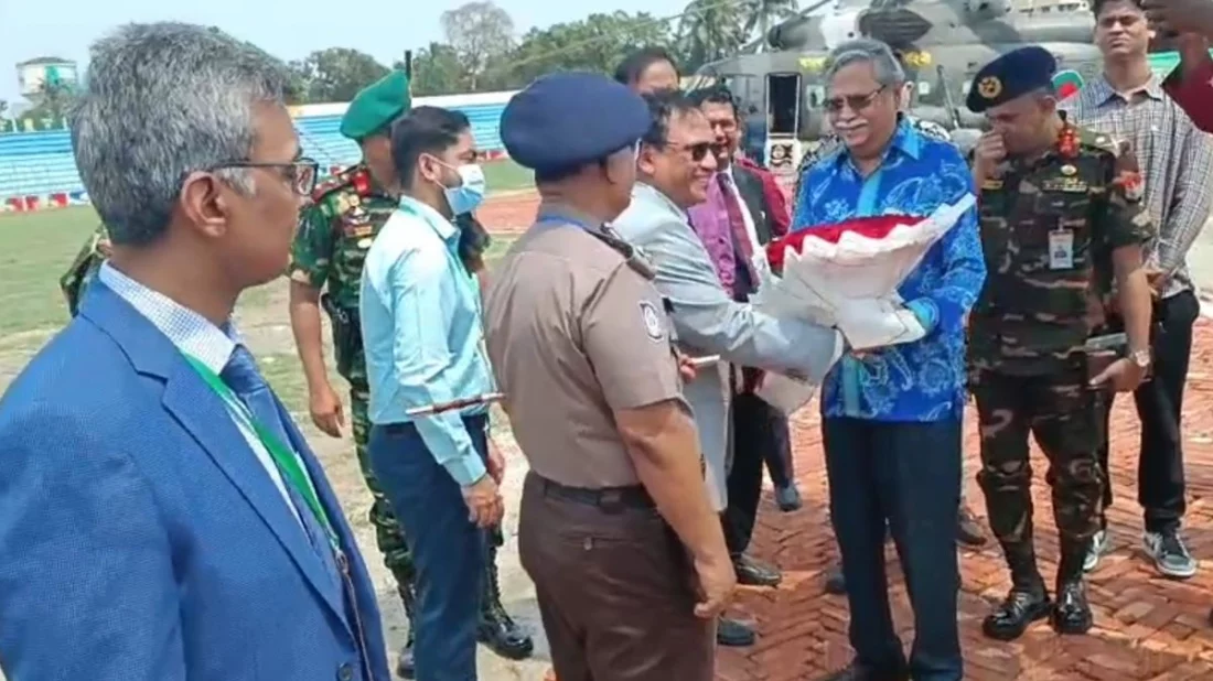 চার দিনের সফরে নিজ জেলা পাবনায় পৌঁছেছেন রাষ্ট্রপতি